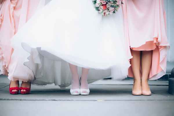 Tradycyjny film z wesela czy teledysk ślubny - co warto wybrać?